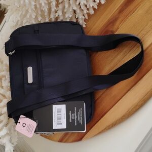 Baggallini 💥 NWT 💥 Double Zip Medium Crossbody Navy Bag